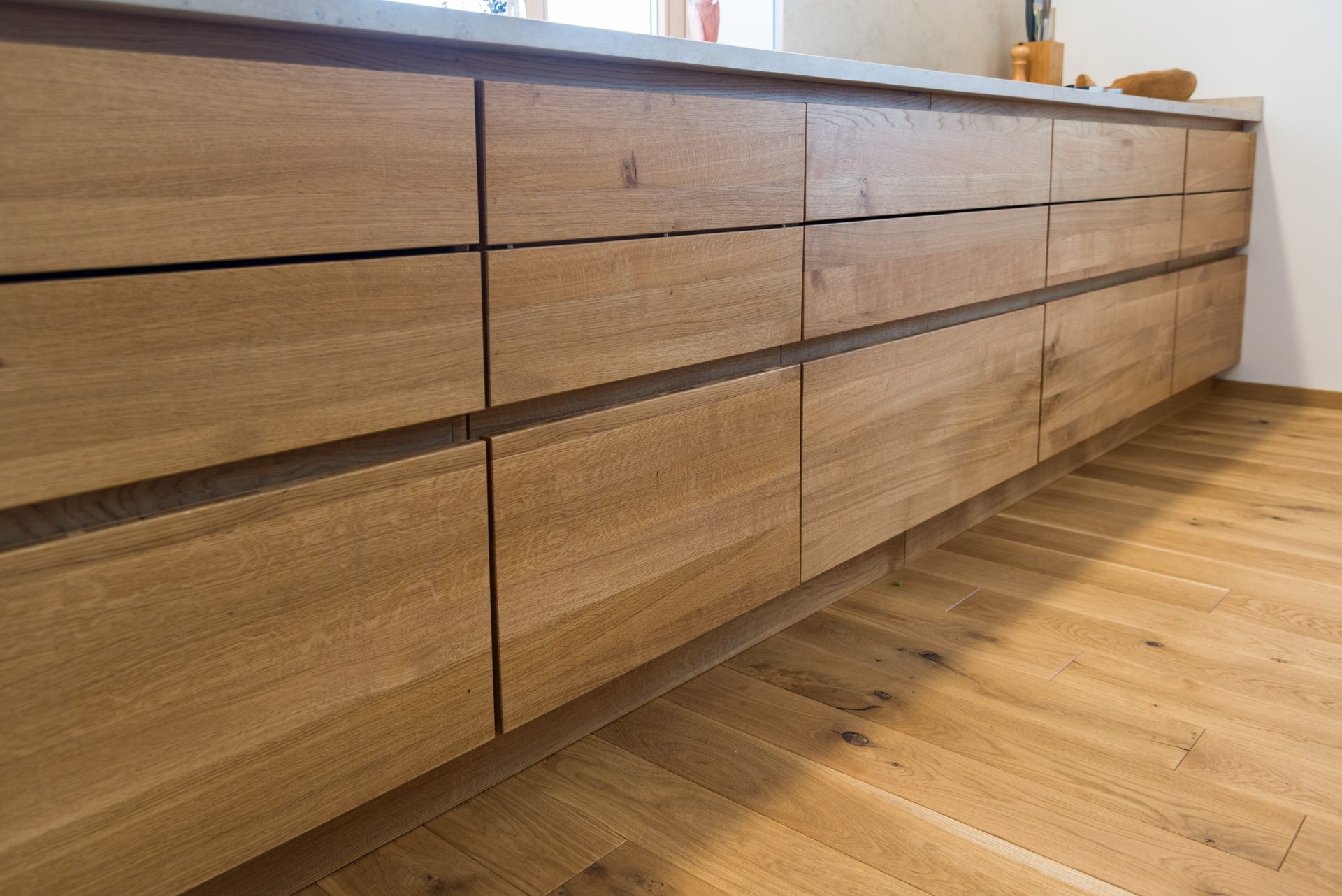 Grifflose Küchenfronten — individuelle Küche vom Schreiner Augsburg