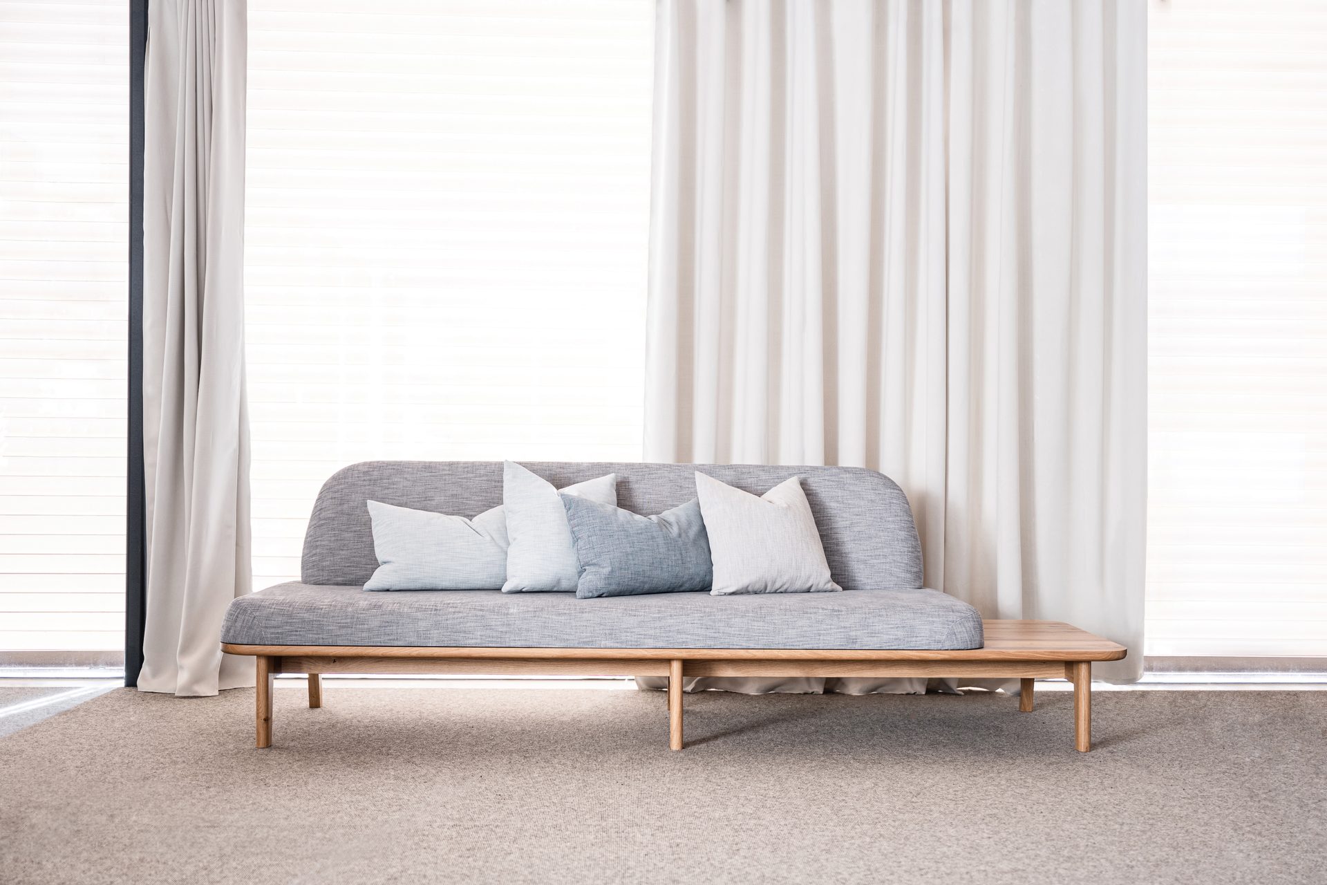 Wohnzimmermöbel nach Maß — Sofas, Sideboards und Wohnwände aus Massivholz